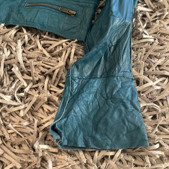 Leather jacket - Picture 4 of 15